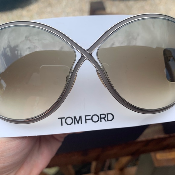 FLASH SALE⚡️Authentic TOM FORD “Rickie” Sunglasses - Picture 7 of 9